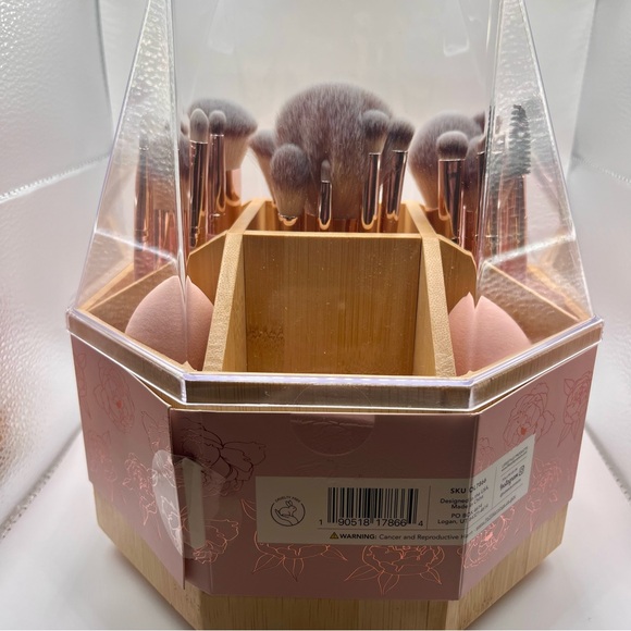 Olivia Layne Bamboo Cosmetic Carousel – 27-Piece Makeup Brush Set - Picture 3 of 3